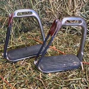 Safety stirrups 4.5”